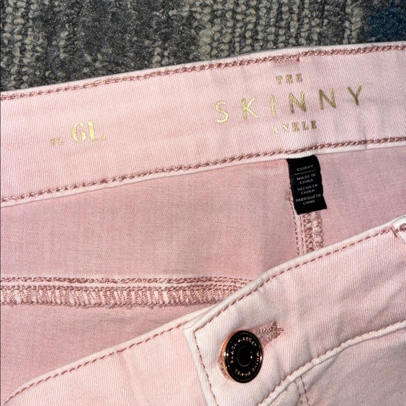 Size 6 X 29in inseam WHBM The Skinny Ankle Light Pink Jeans. Like New - Picture 4 of 4